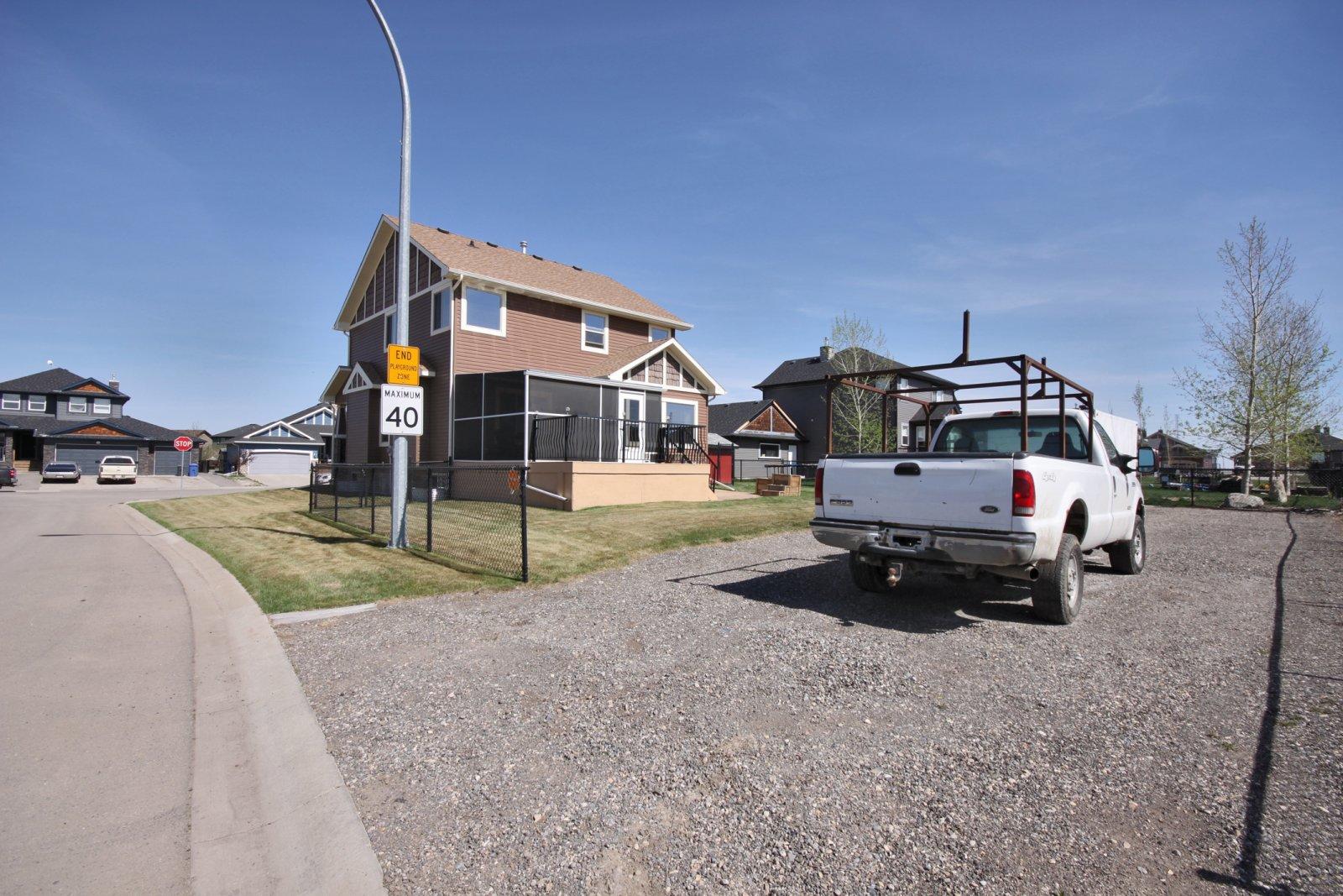 iFloorplan 720 Boulder Creek Dr SE Langdon, Alberta T0J 1X3