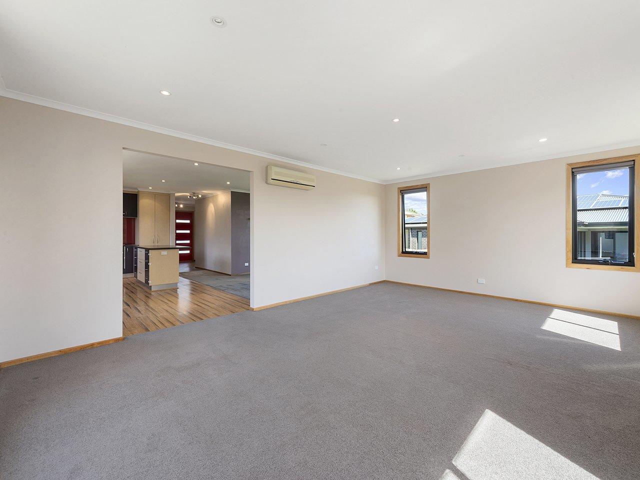 iFloorplan 10 Cologne Drive, Oakdowns